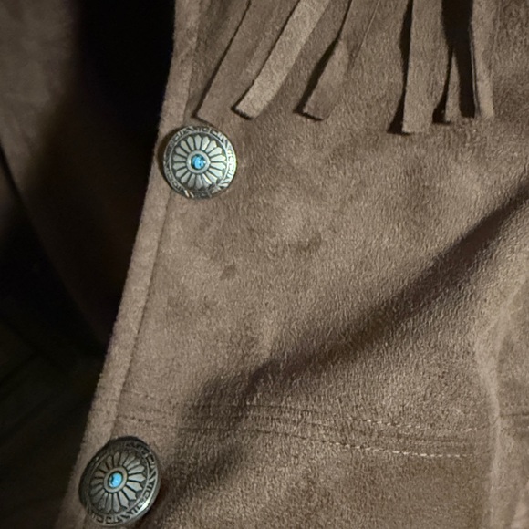 Faux Suede Fringe Trench Coat
NWOT
COLOR- Chocolate
Brown
SHYANNE - Picture 8 of 8